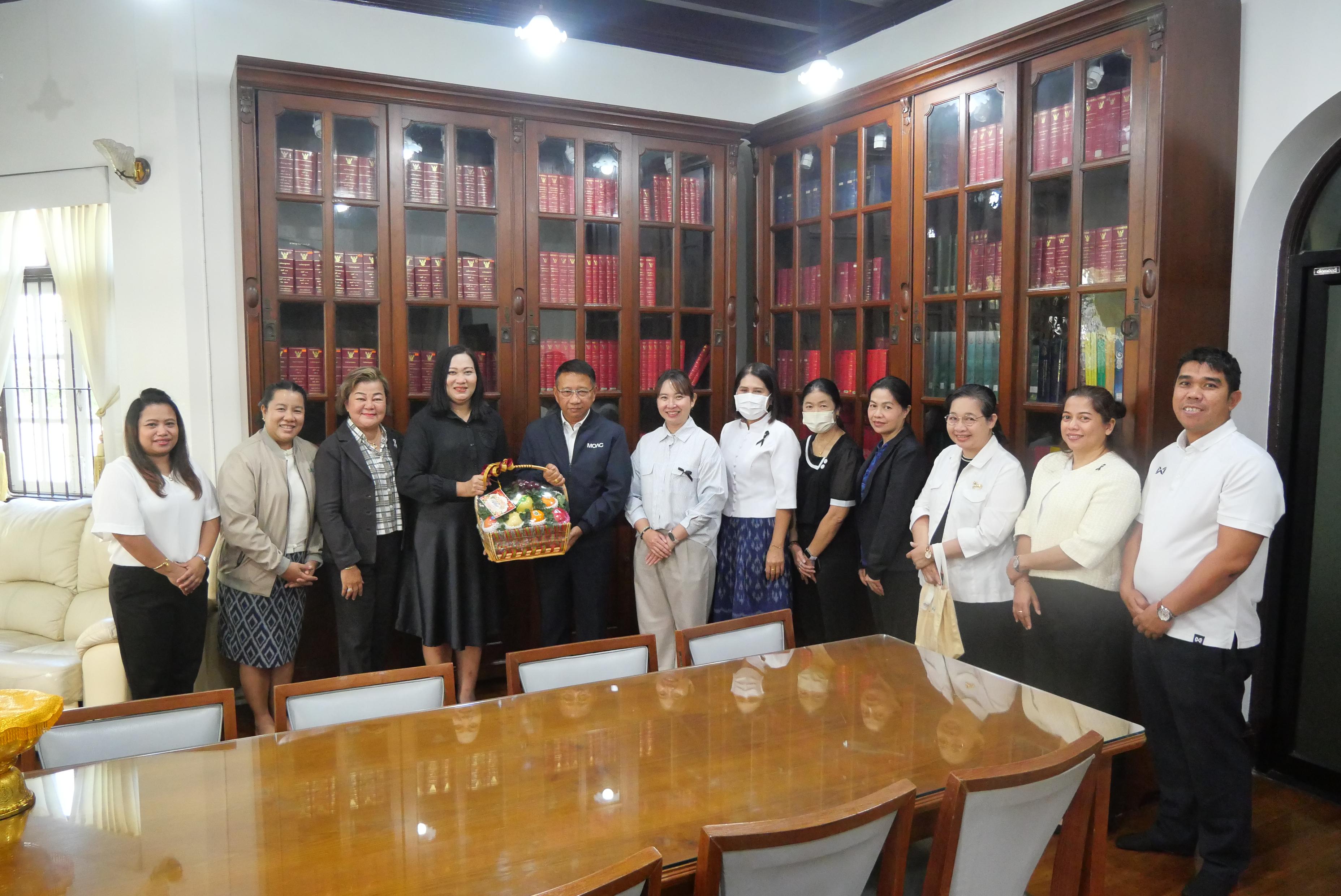 title - สำนักบริหารกลาง ส.ป.ก. ร่วมแสดงความยินดี และสวัสดีปีใหม่ อธิบดีกรมตรวจบัญชีสหกรณ์ พร้อมรับพรต้อนรับปีใหม่ 2569